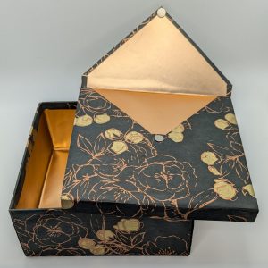 Luxury Gift Box Black Copper Keepsake Magnetic Container Gold Paper Lined Wedding Favor Metallic Floral Gift Packaging Elegant Envelope